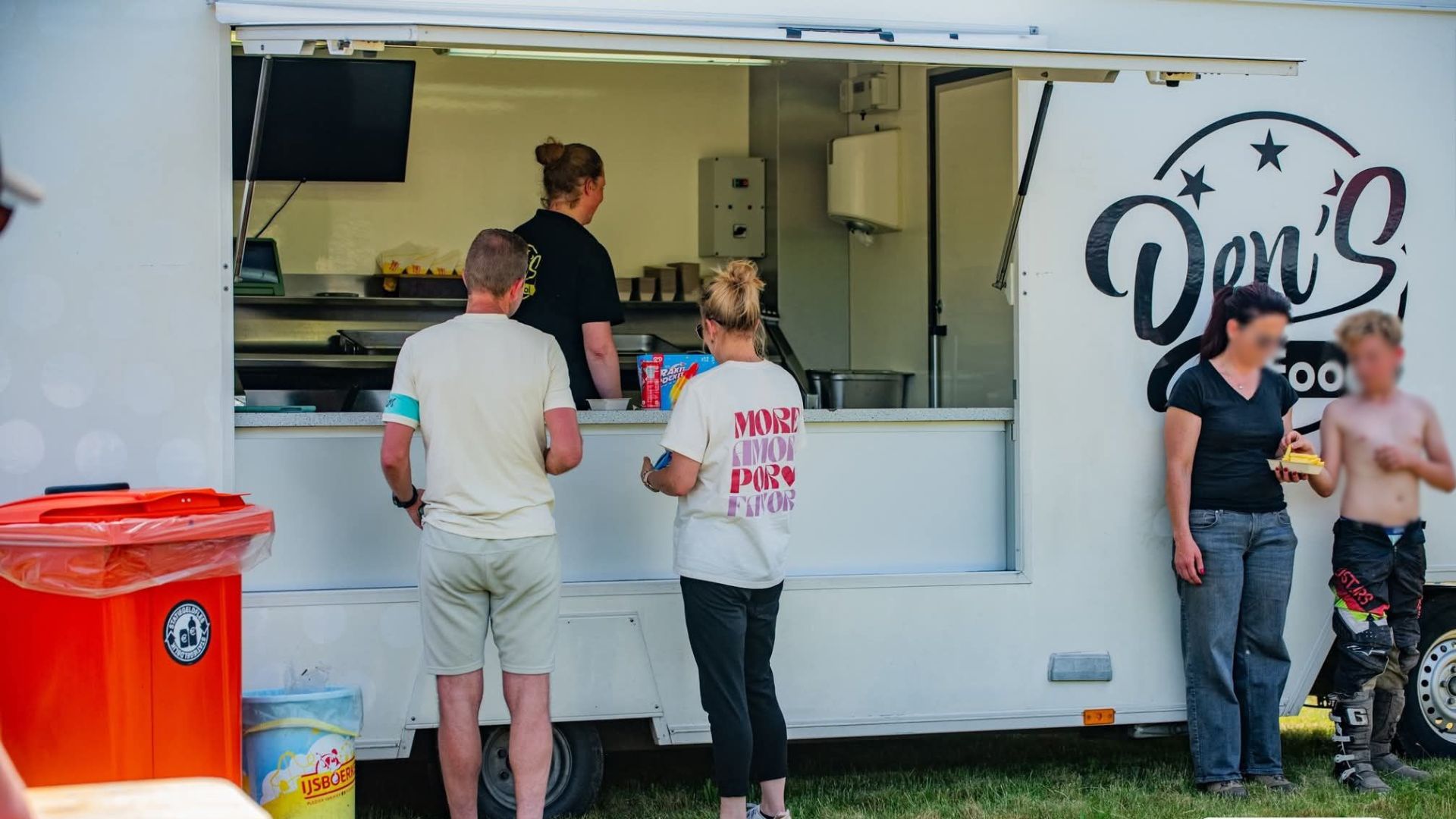 Dens Food frietwagen op locatie